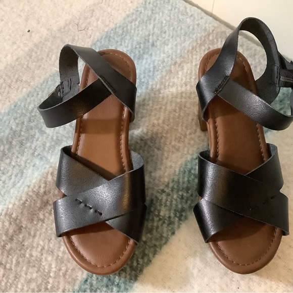 universal thread shoes